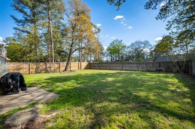 Building Photo - 41 Oak Forest Loop