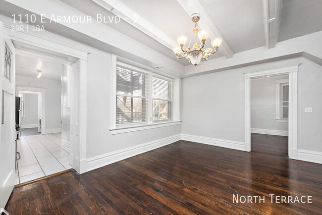 Building Photo - Big, Dreamy, VINTAGE 2BR Apartment - Near ...