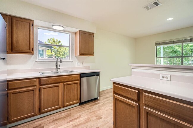 Building Photo - 8801 Piney Creek Bend