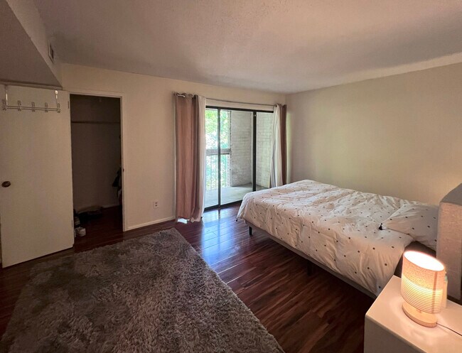 Building Photo - 1530 Moorings Dr