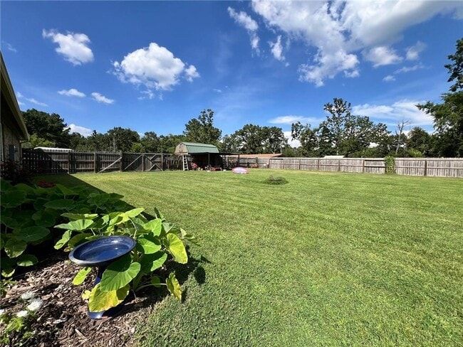 Building Photo - 904 E McCann Rd