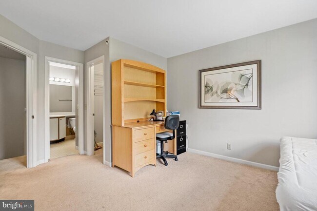Building Photo - 5705 Chapman Mill Dr