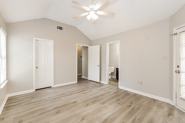 Building Photo - 1030 Nolan Ln