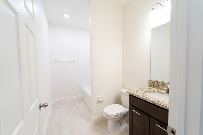 Full Bathroom - 2882 Saint Barts Sq