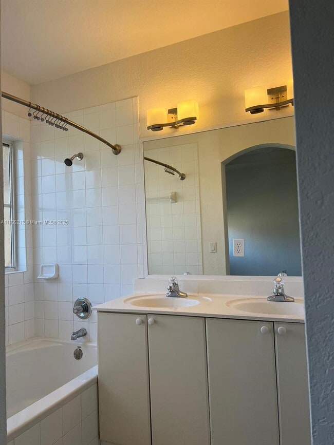 Building Photo - 10777 NW 84th Ln