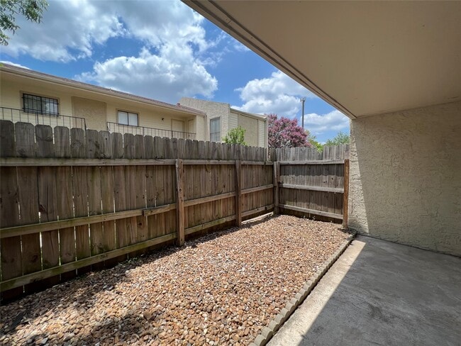 Building Photo - 10075 Westpark Dr