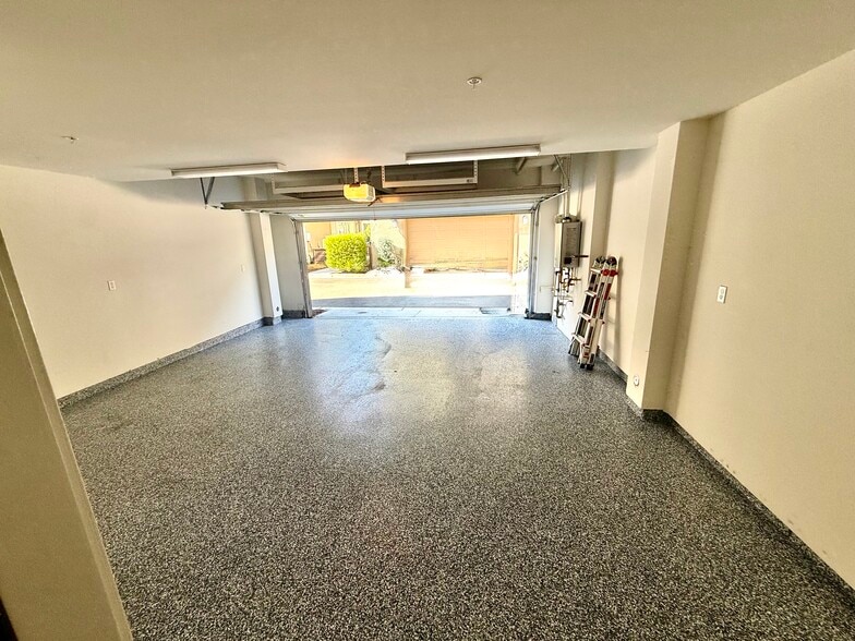 Epoxy Finished Garage - 204 Plum Tree St