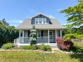 Building Photo - 247 S Reamstown Rd