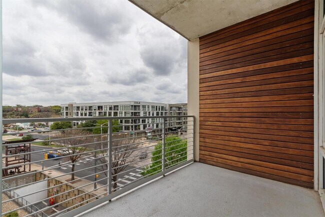 Building Photo - 210 Lee Barton Dr