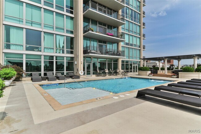 Building Photo - 4909 Laclede Ave