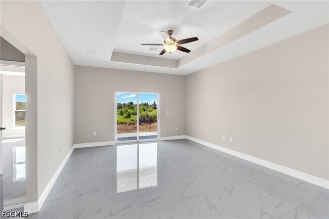 Building Photo - 917 Margaret Ave S