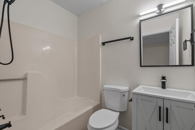 Building Photo - 1114 Temple St