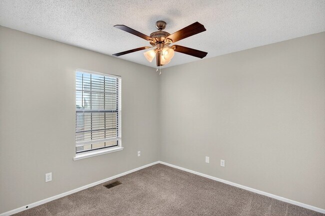 Building Photo - 3222 Preston Dr