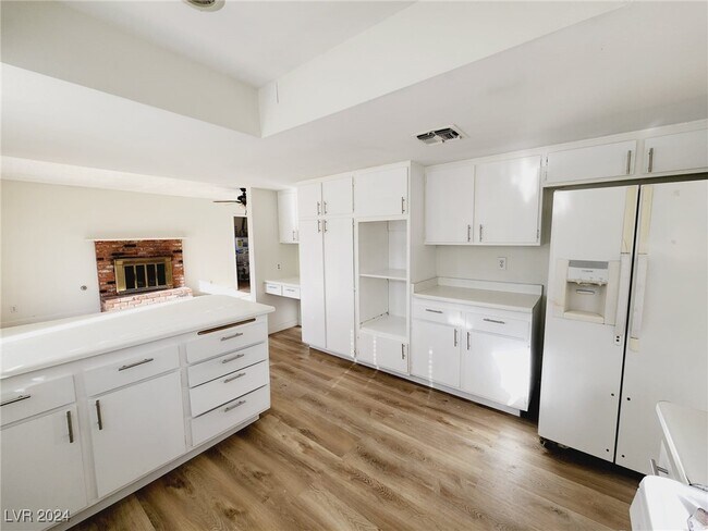 Building Photo - 3565 S Calmosa St