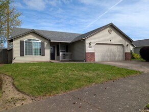 Building Photo - Great 3 Bedroom, 2-Bath Home With 2 Separate Living Rooms!