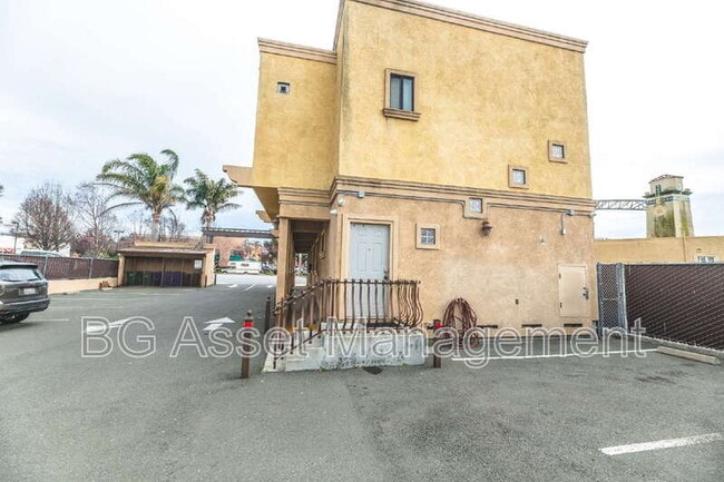 Building Photo - 14349 San Pablo Ave