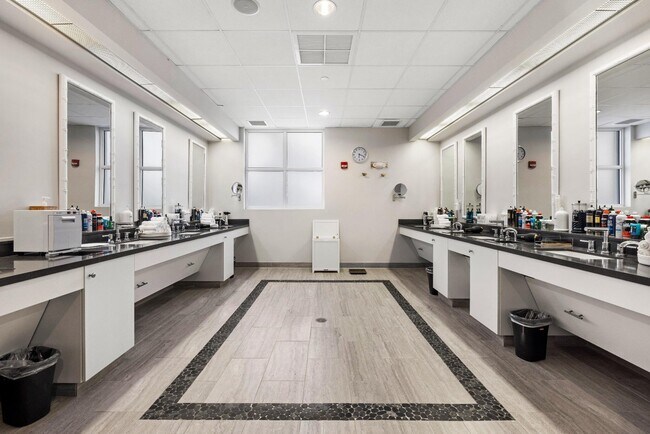 Building Photo - 5070 Lake Catalina Dr