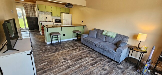 Primary Photo - Fully Furnished, All Utilities Included, D...