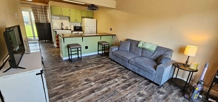 Building Photo - Fully Furnished, All Utilities Included, Dog Friendly 1 Bed 1 Bath Available Now!