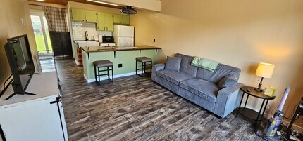 Building Photo - Fully Furnished, All Utilities Included, D...