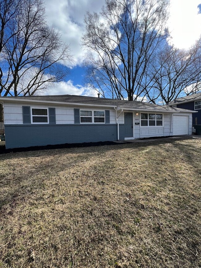 Building Photo - 3 Bedroom Beautifully updated Ranch