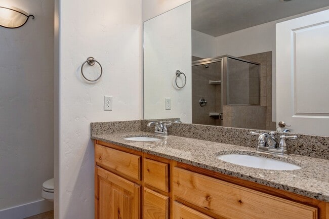 Building Photo - 5501 Lillehammer Ln