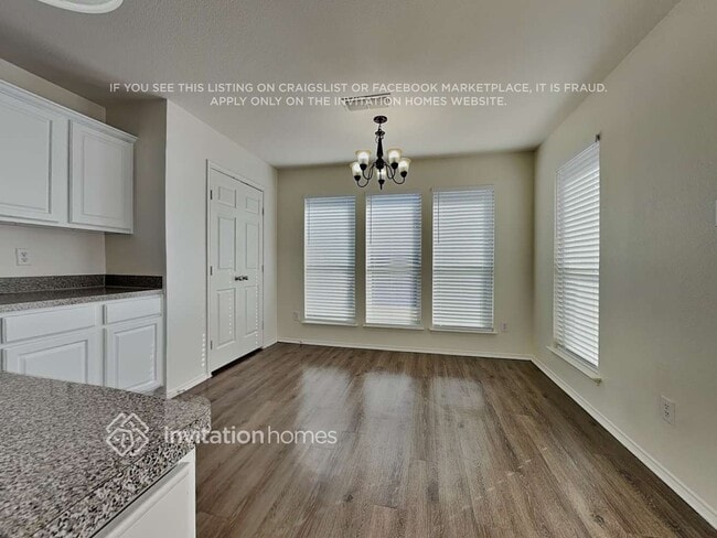 Building Photo - 905 Hidden Oaks Dr