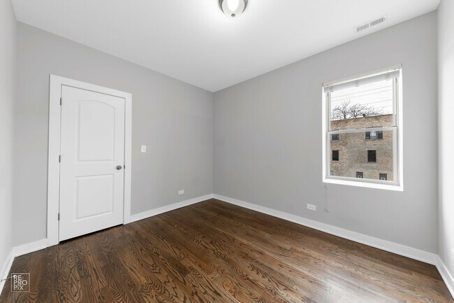 Building Photo - 2431 W 24th St