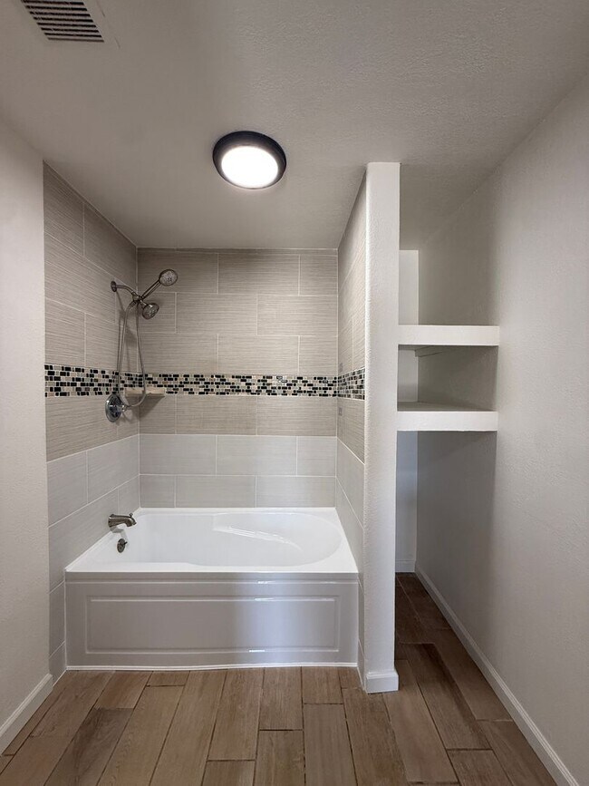 Building Photo - 1623 Point Lobos Ln