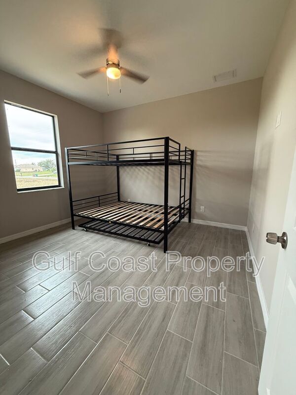 Building Photo - 2609 NE 5th Pl