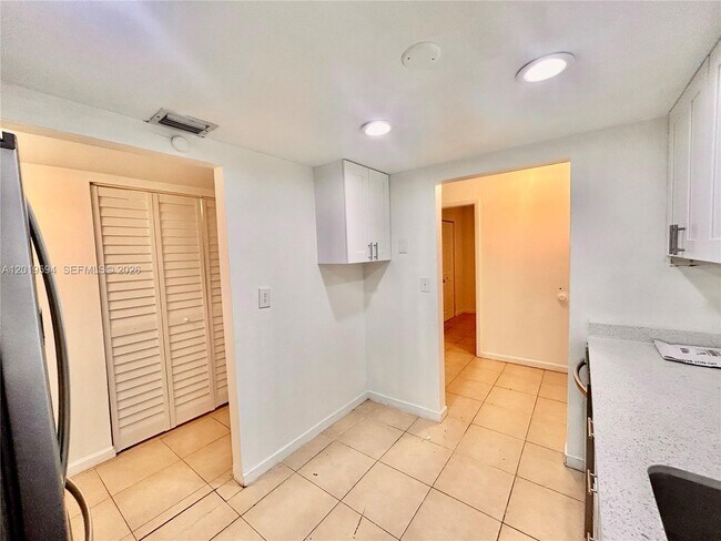 Building Photo - 9375 Fontainebleau Blvd