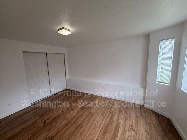 Building Photo - 1706 E 56th St