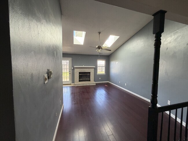 Building Photo - 2005 Handel Ct