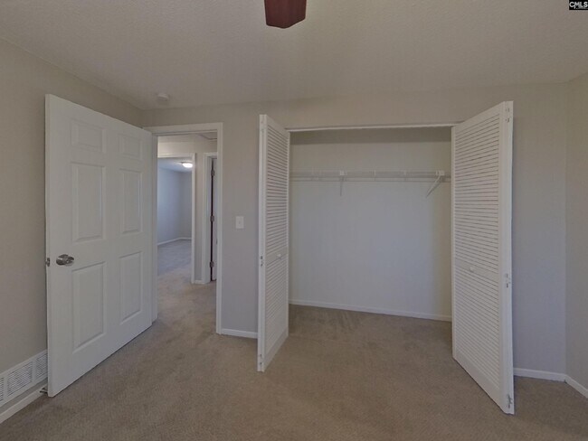 Building Photo - 6 Forestgrove Ct