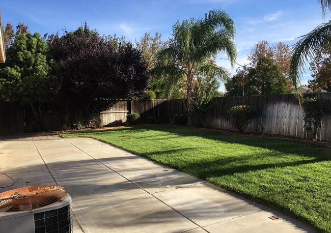 Building Photo - Great location!  Close to shopping, schools and freeway access