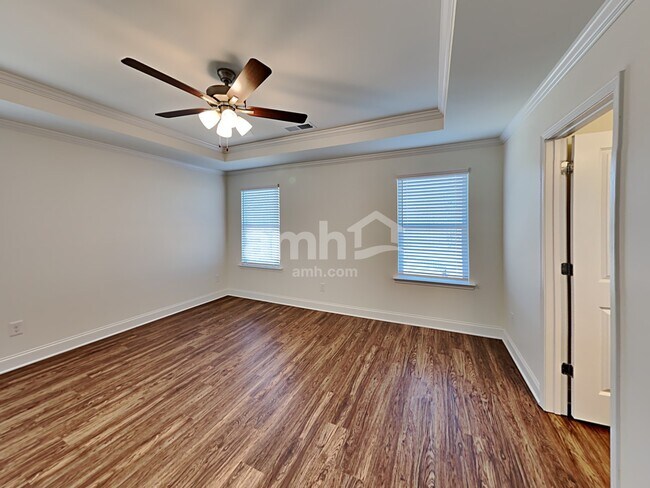 Building Photo - 320 Bourne St