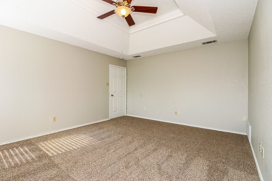 Building Photo - 7933 Clear Brook Cir