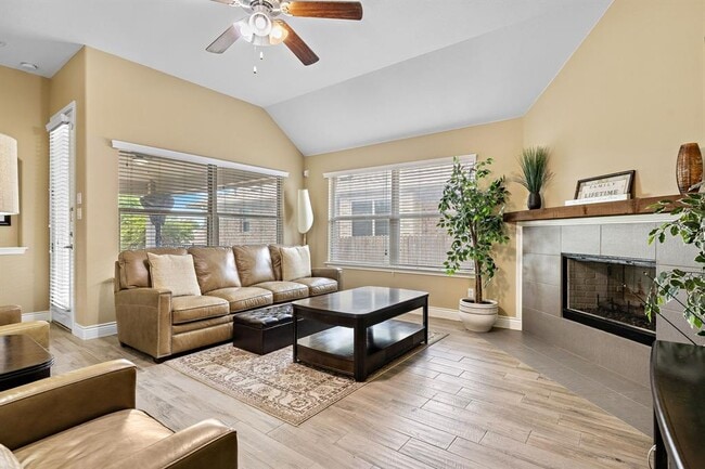 Building Photo - 163 Mount Ellen St