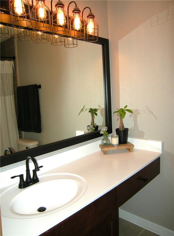 Building Photo - 125 N River Dr