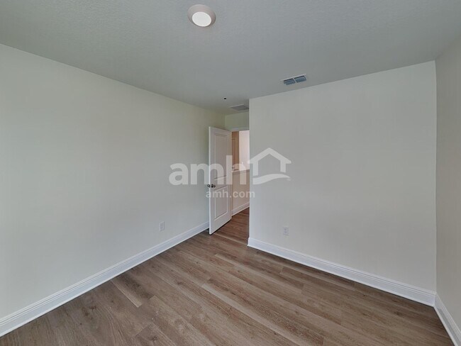 Building Photo - 5968 Pinewood Ests Dr