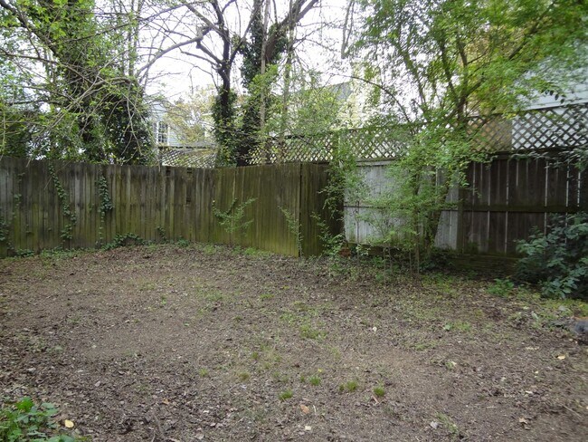 Building Photo - Charming Chapel Hill Cottage Near UNC with Spacious Backyard