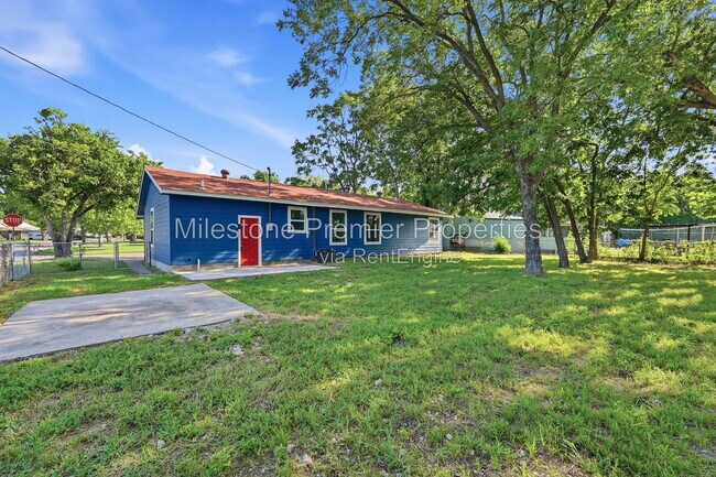 Building Photo - 718 W Belden St
