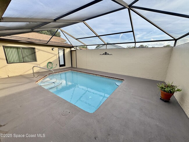 Building Photo - 349 Country Walk St