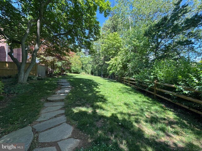 Building Photo - 6621 McLean Ct