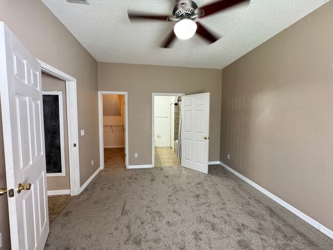 Building Photo - 5 Bedroom Townhome in Avalon Park! TESLA CHARGER INCLUDED!