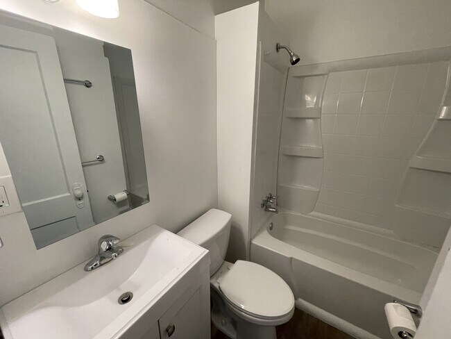 Bathroom - 3416 E Scarborough Rd