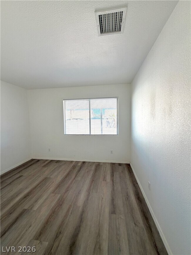 Building Photo - 846 Zinnia Cir