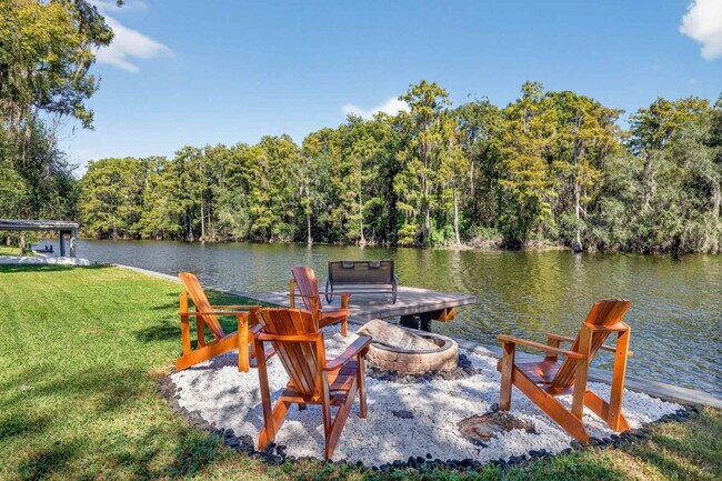 Building Photo - 511 S Riverhills Dr