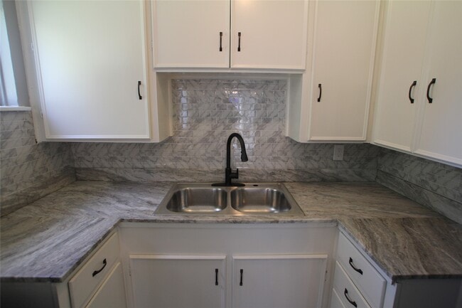 Building Photo - 1207 Trimm Ave
