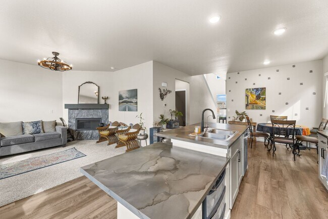Building Photo - Price Reduction!!! Plus limited Time Offer...